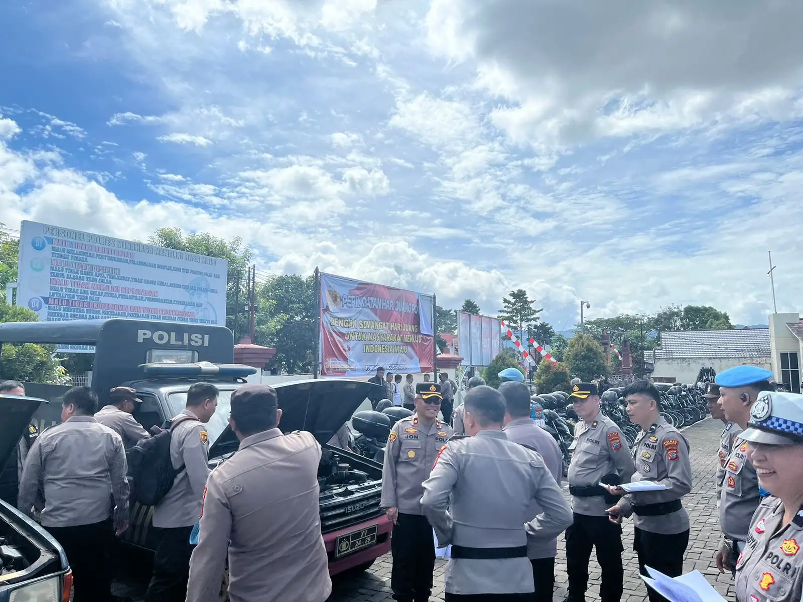 Wakapolres Minahasa Cek Kendaraan Dinas, Pastikan Kesiapan Operasional Polri
